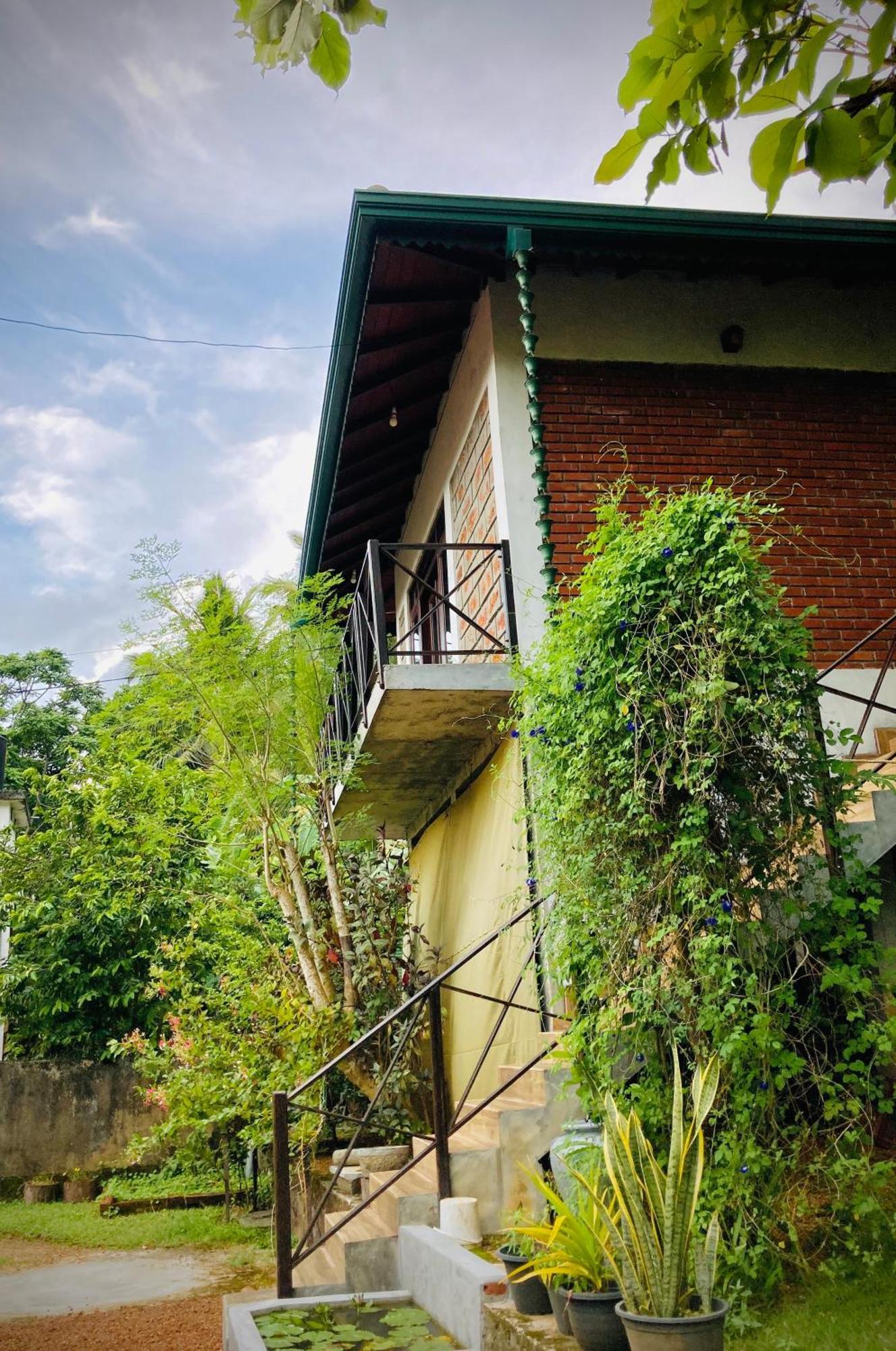 Dosemo Cabana Induruwa Exterior photo